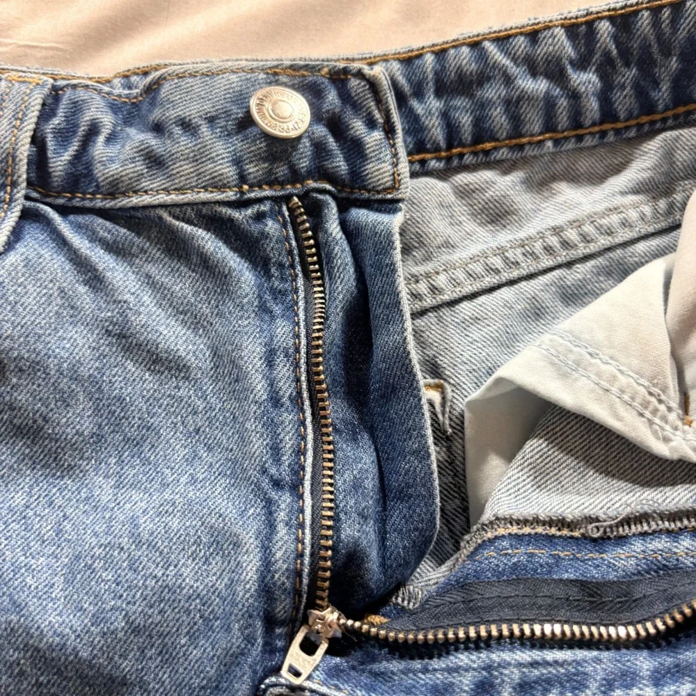 Forever 21 Premium Denim Shorts Womens 25 Blue Distressed High Rise Raw Hem